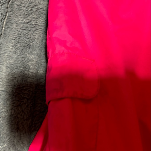 Columbia snowpants with adjustable waist and ankle strap for snug fit over boots - Picture 7 of 9